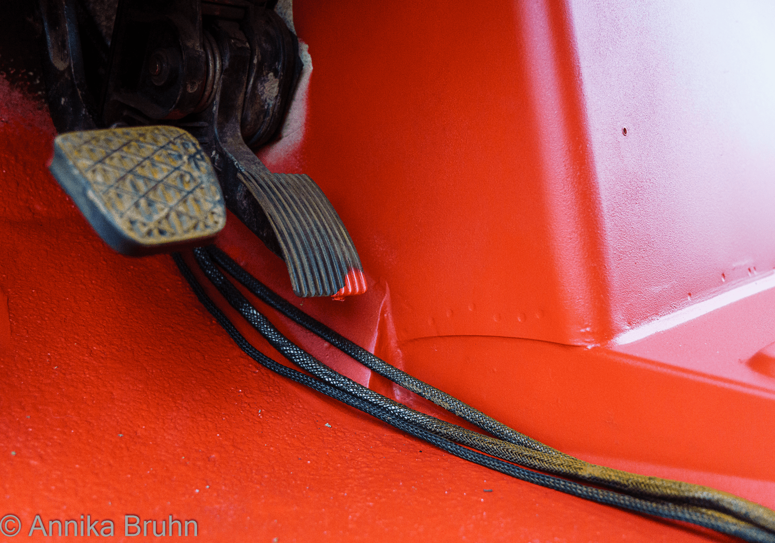 Oh, oh, das Gaspedal ist nun rot!